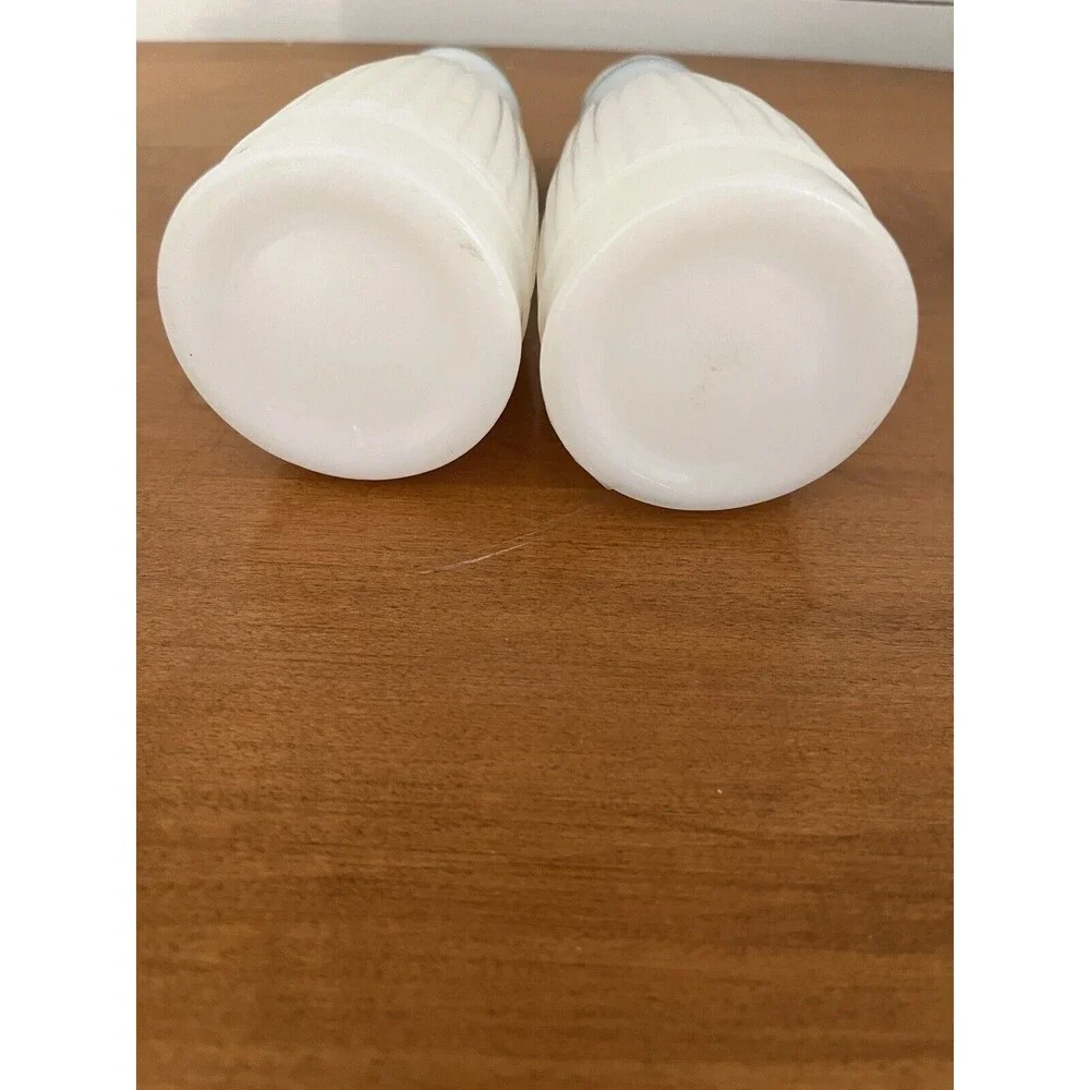 VTG Ribbed Milk Glass Cone Salt & Pepper Shakers set‎ 5 1/2' Metal Tops